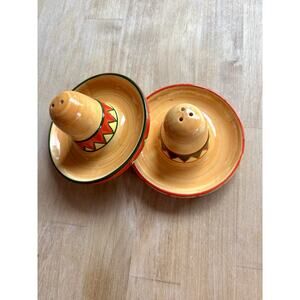 Vintage Kitschy sombrero mexican Hat Folk Art salt and pepper shakers Set